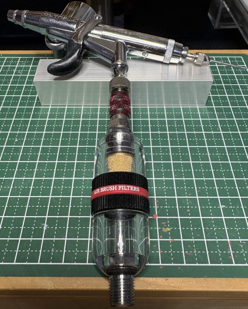 エアブラシに接続したウォーターオイルセパレーター